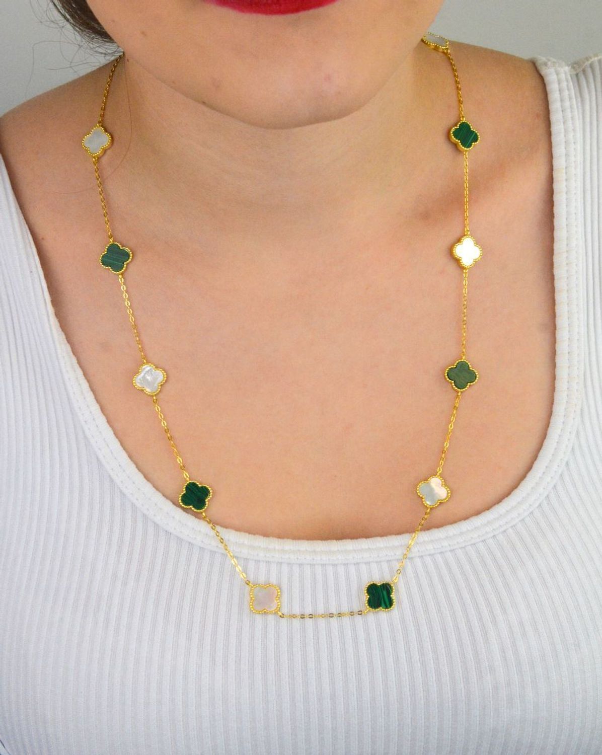 Pozłacany naszyjnik damski z koniczynką z masy perłowej i malachitu. Srebro 925, długość 60 cm, waga 3,05 g. Elegancki, symboliczny i idealny na prezent.1.jpg