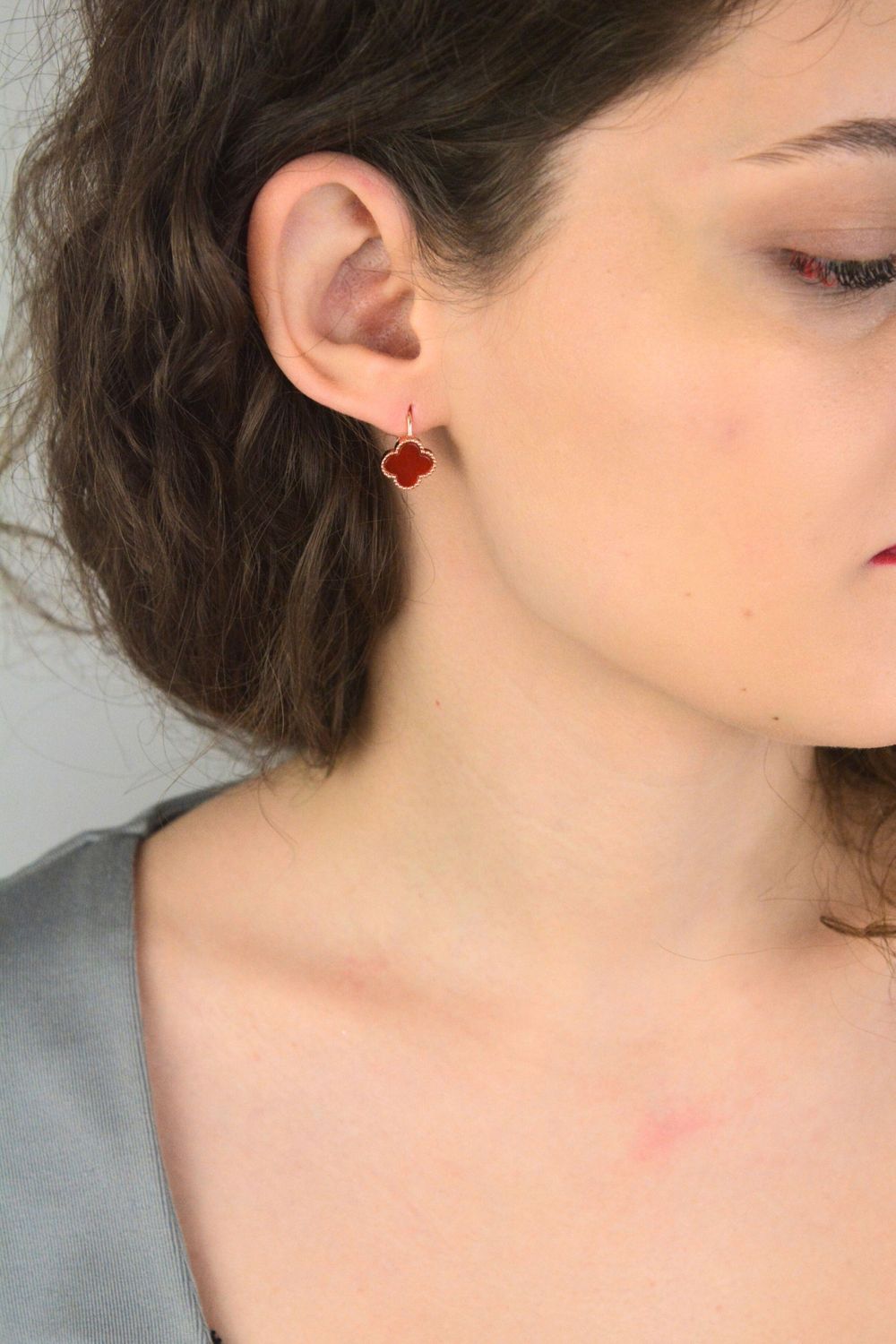 Minet Rose Gold JMAS7043RE03 – Pozłacane srebrne kolczyki z czerwonym agatem.jpg