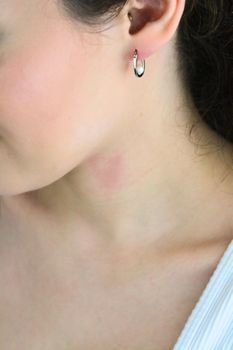 Kolczyki srebrne damskie JMAS7049SE00 – wiszące z perełką, próba 925 🐚 (4).jpg