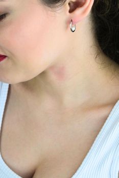 Kolczyki srebrne damskie JMAS7049SE00 – wiszące z perełką, próba 925 🐚 (5).jpg