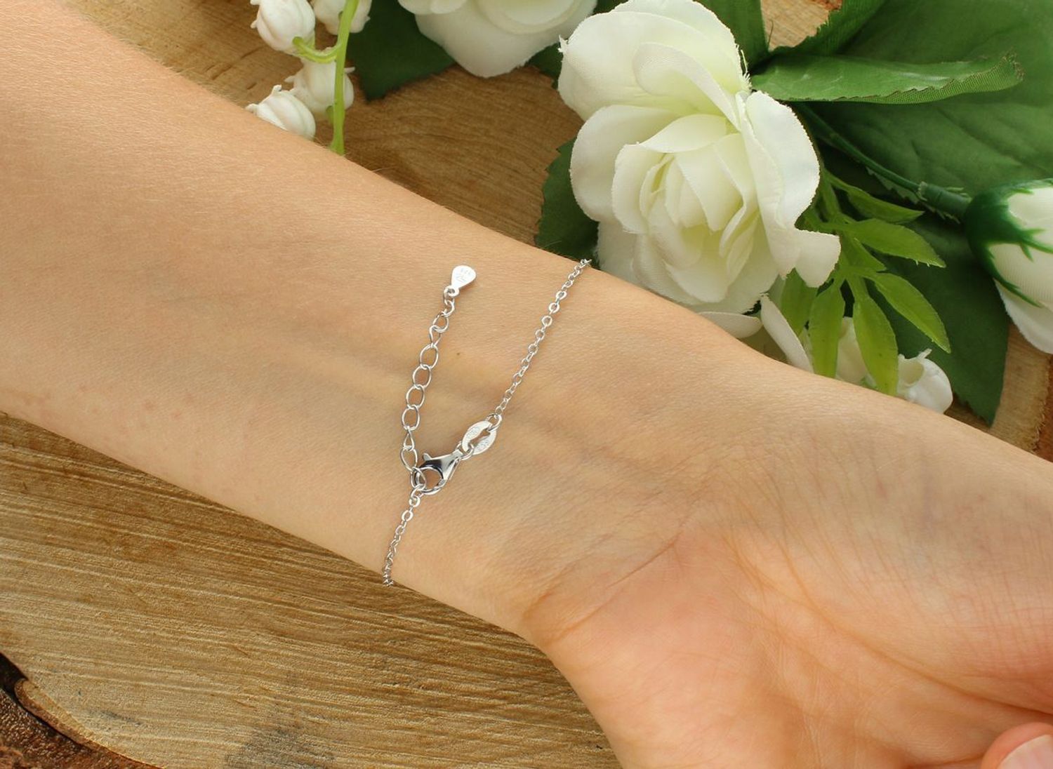 MINET srebrna bransoletka z koniczyną i czarną masą perłową. Rodowane srebro Ag 925, subtelna i elegancka biżuteria na co dzień i na specjalne okazje.1.jpg