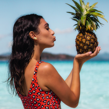 Srebrne kolczyki wiszące na lato Wesołe Ananasy JMAS8030SE00 🍍  Kolczyki na lato 🌞 (2).png