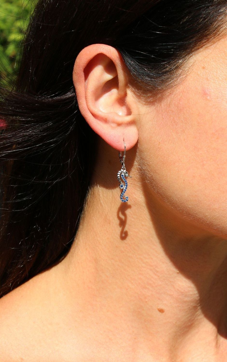 kolczyki srebrne dla dziewczynki w kształcie koników morskich.jpg