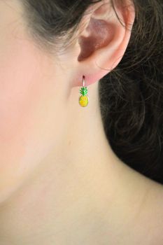 MINET Kolczyki Srebrne Ananasy z Żółtym Opalem – Letnia Biżuteria Czeskiej Marki (1).jpg