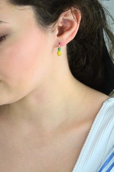 MINET Kolczyki Srebrne Ananasy z Żółtym Opalem – Letnia Biżuteria Czeskiej Marki (4).jpg