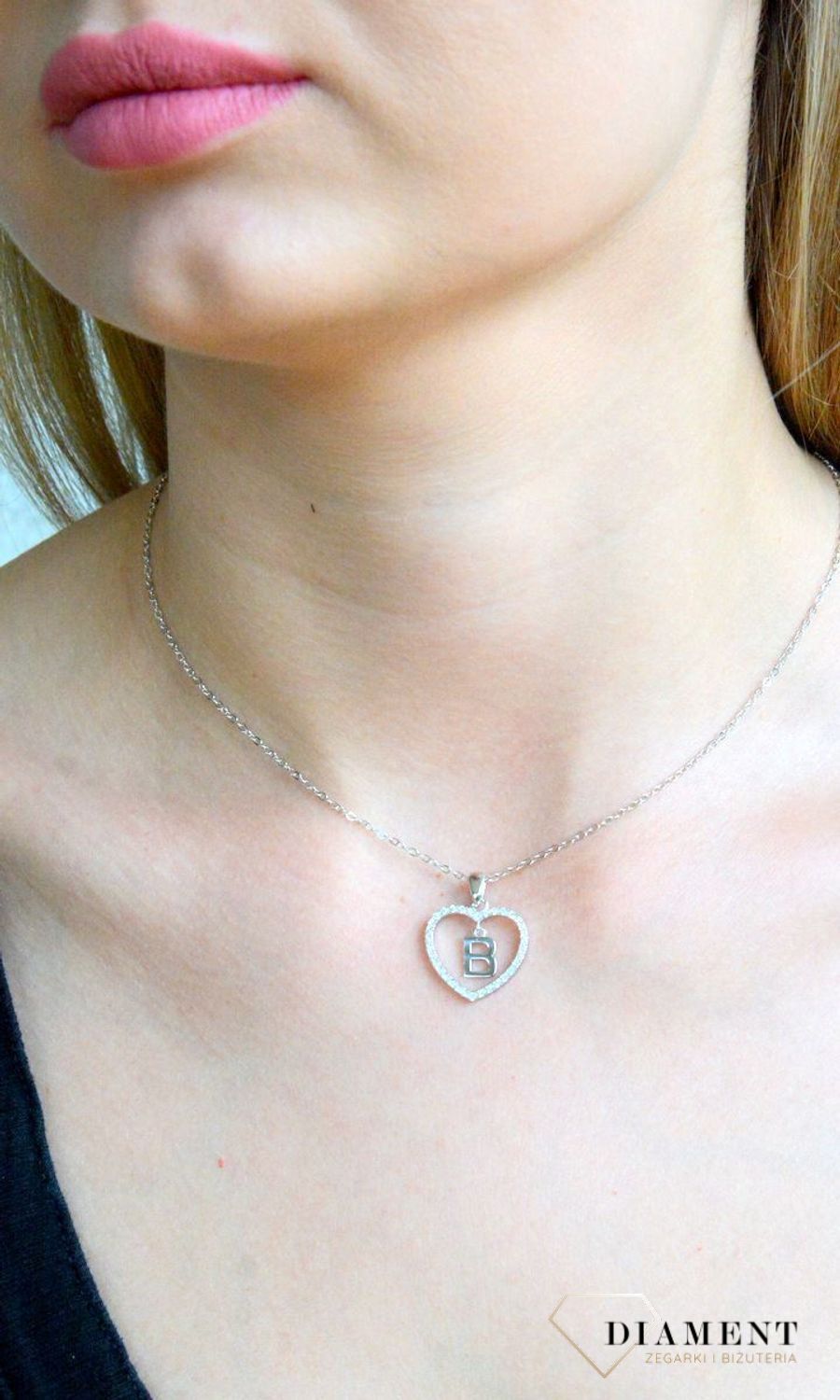 Srebrny naszyjnik damski 925 literka B w sercu z cyrkoniami JMAS900BSN. Srebrny naszyjnik damski. Naszyjnik srebrny z cyrkoniami. Naszyjnik z literką w sercu. Naszyjnik z literką na prezent (2).jpg