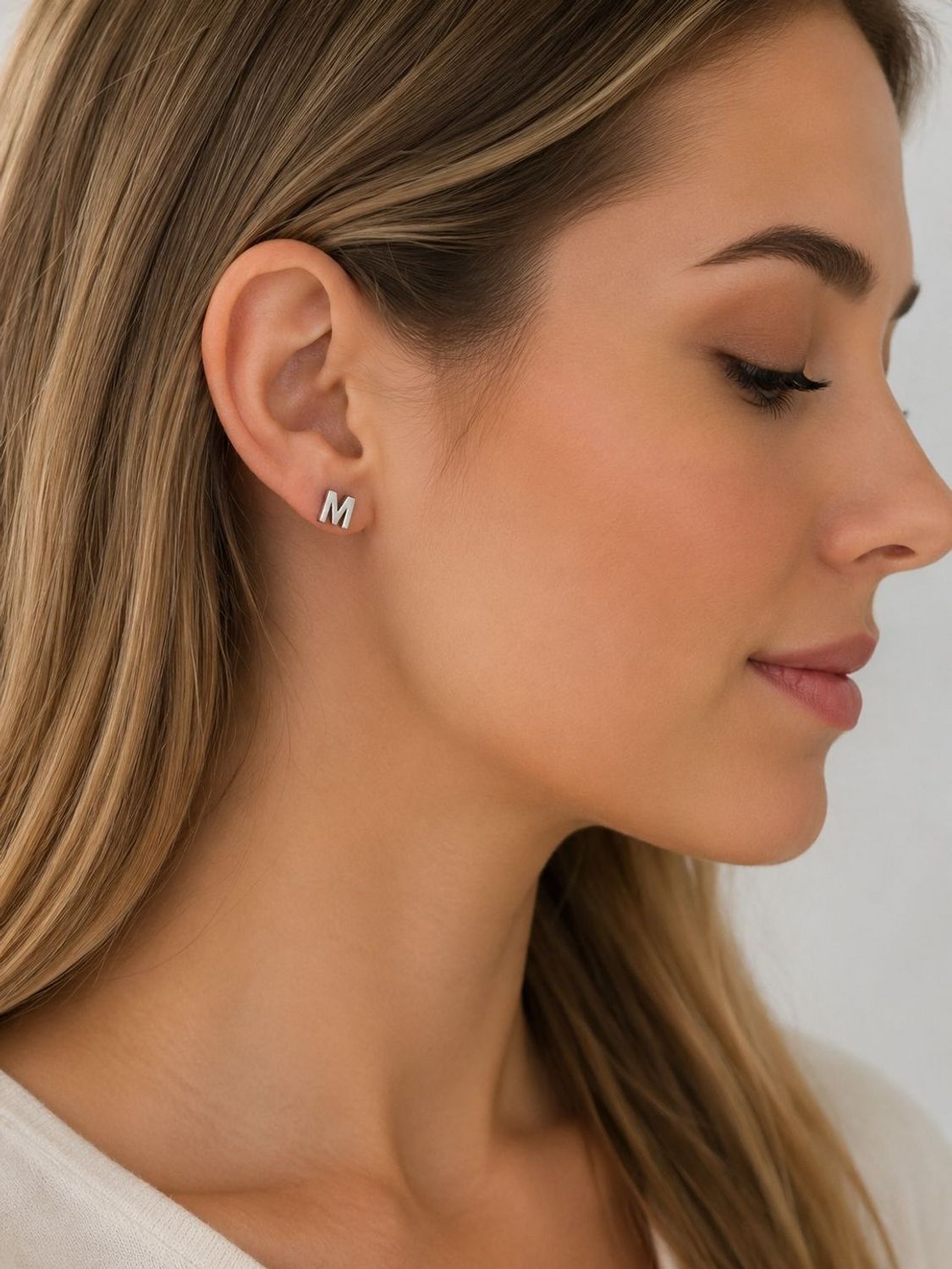 Kolczyki damskie MINET JMAS900MSE00 srebrne 925 litera „M” na sztyft (1).jpg