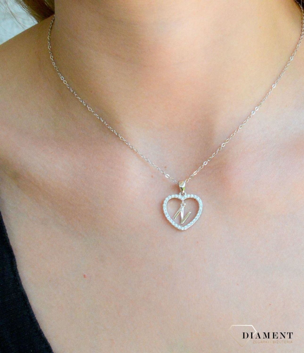 Srebrny naszyjnik damski 925 literka N w sercu z cyrkoniami JMAS900NSN. Srebrny naszyjnik damski. Naszyjnik srebrny z cyrkoniami. Naszyjnik z literką w sercu. Naszyjnik z literką na prezent..jpg