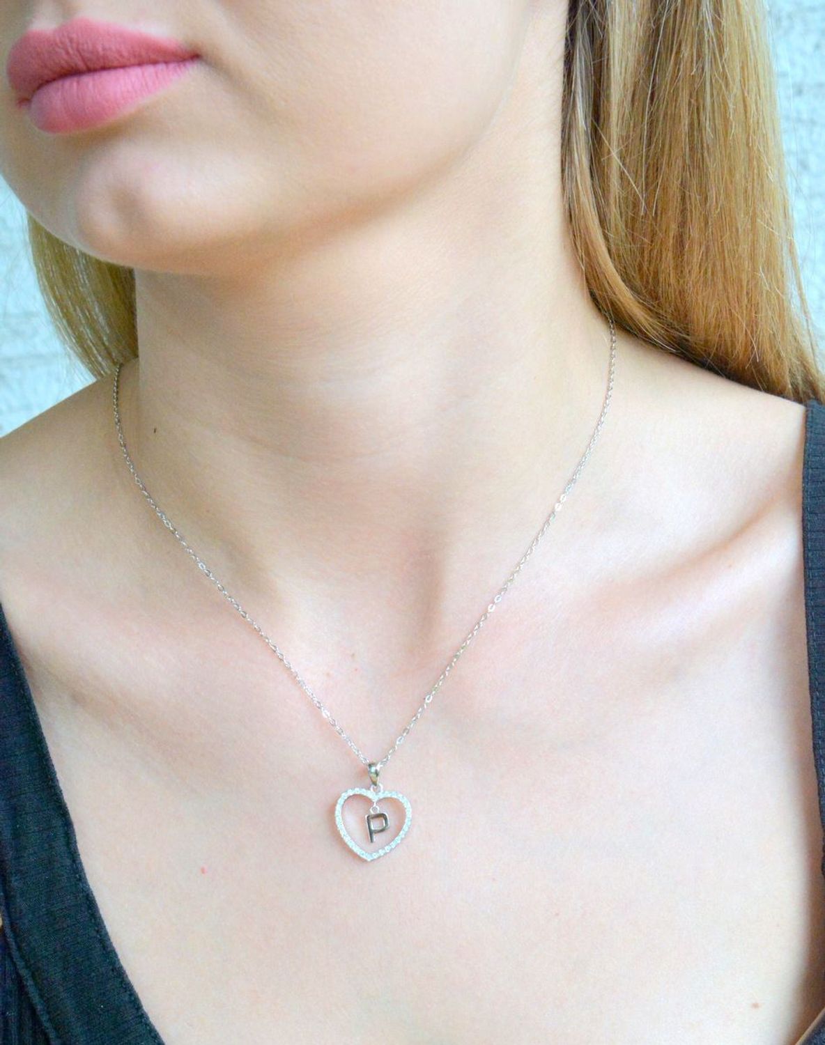 Srebrny naszyjnik damski 925 literka P w sercu z cyrkoniami JMAS900PSN. Srebrny naszyjnik damski. Naszyjnik srebrny z cyrkoniami. Naszyjnik z literką w sercu. Naszyjnik z literką na prezent (1).jpg