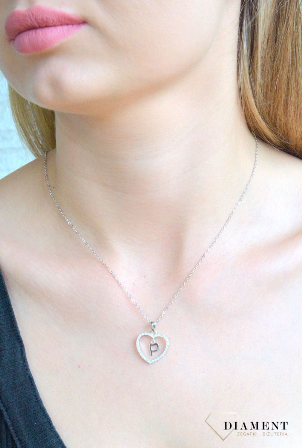 Srebrny naszyjnik damski 925 literka P w sercu z cyrkoniami JMAS900PSN. Srebrny naszyjnik damski. Naszyjnik srebrny z cyrkoniami. Naszyjnik z literką w sercu. Naszyjnik z literką na prezent (1).jpg