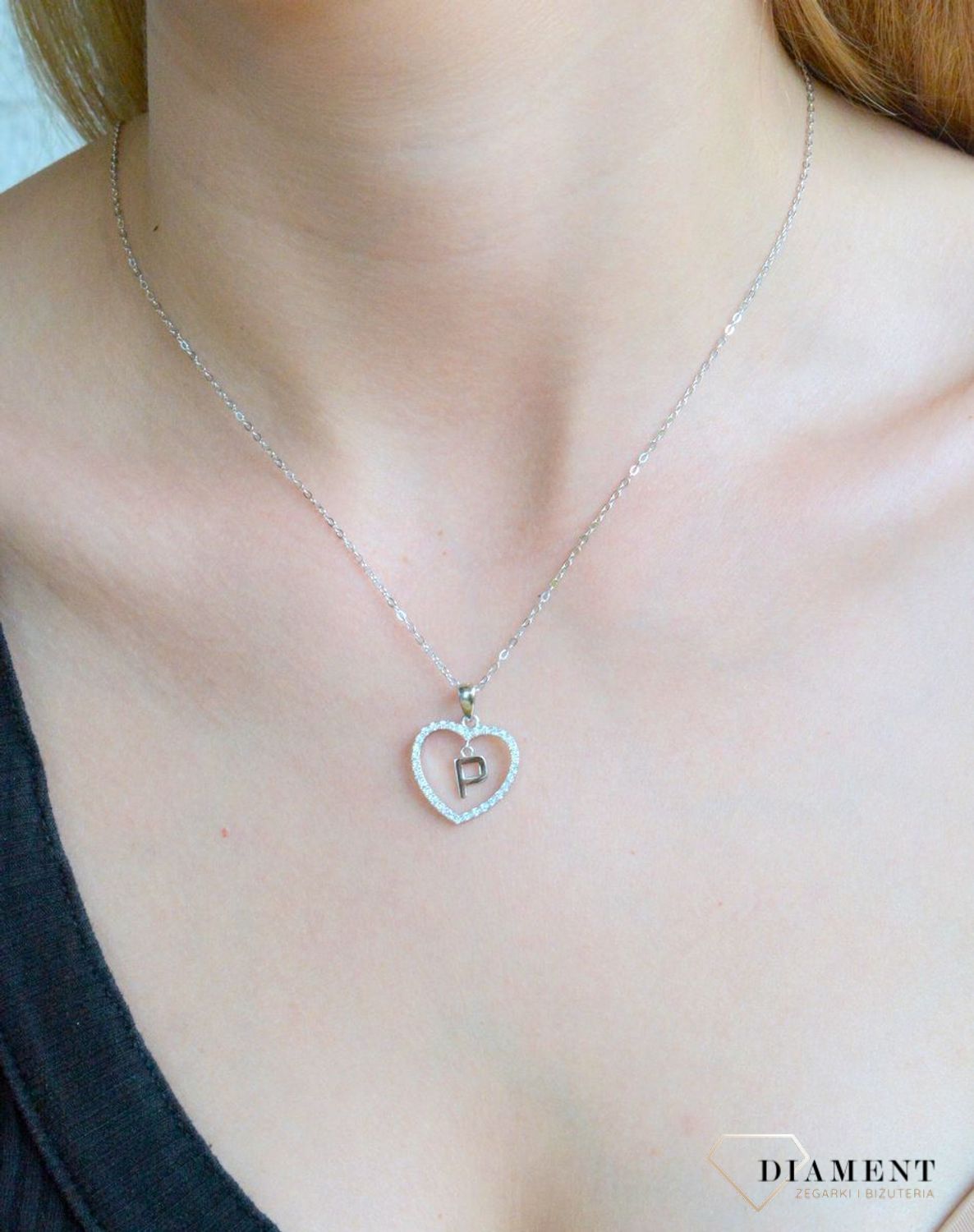 Srebrny naszyjnik damski 925 literka P w sercu z cyrkoniami JMAS900PSN. Srebrny naszyjnik damski. Naszyjnik srebrny z cyrkoniami. Naszyjnik z literką w sercu. Naszyjnik z literką na prezent (1).jpg