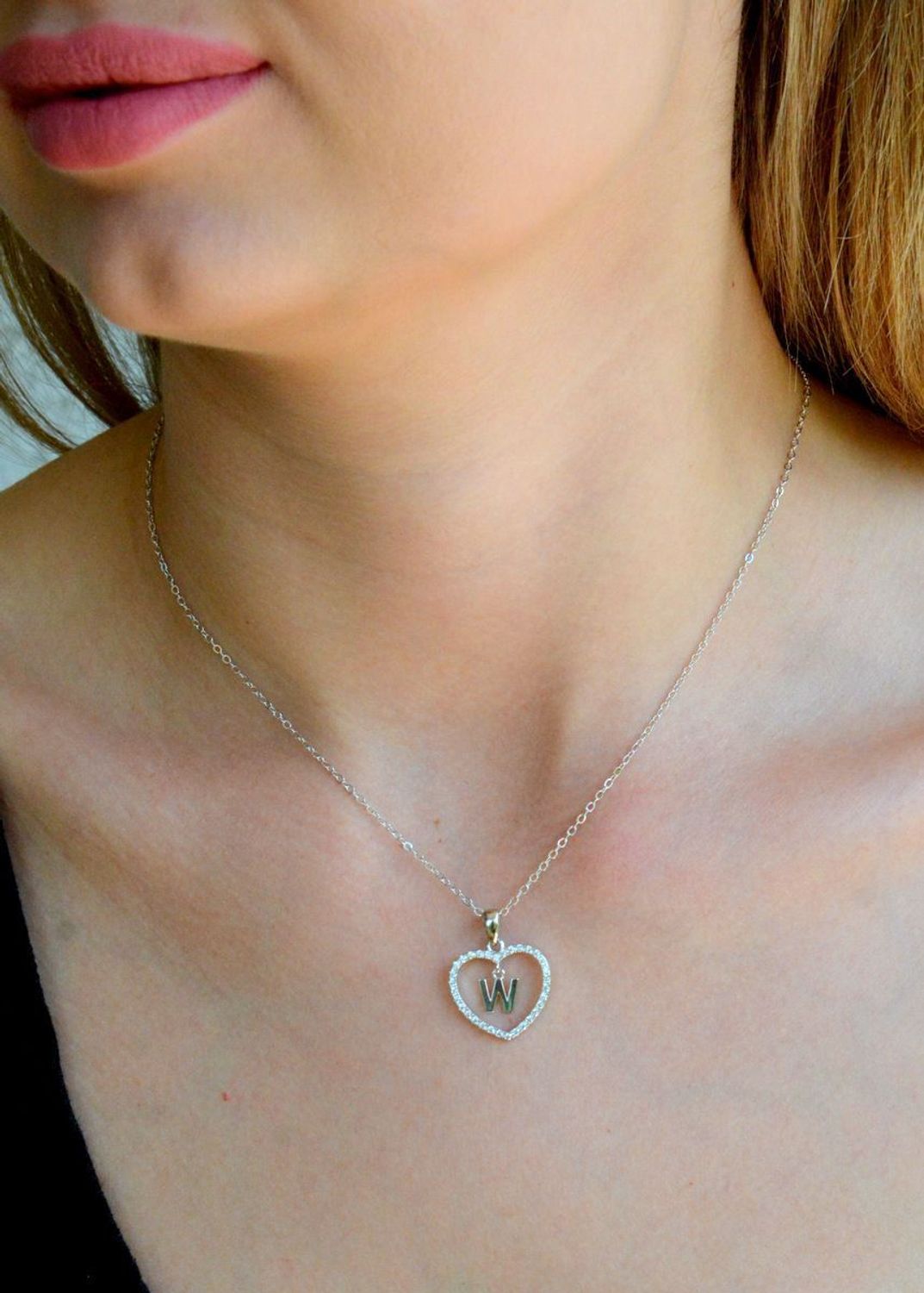 Srebrny naszyjnik damski 925 literka W w sercu z cyrkoniami JMAS900WSN. Srebrny naszyjnik damski. Naszyjnik srebrny z cyrkoniami. Naszyjnik z literką w sercu. Naszyjnik z literką na prezent..jpg
