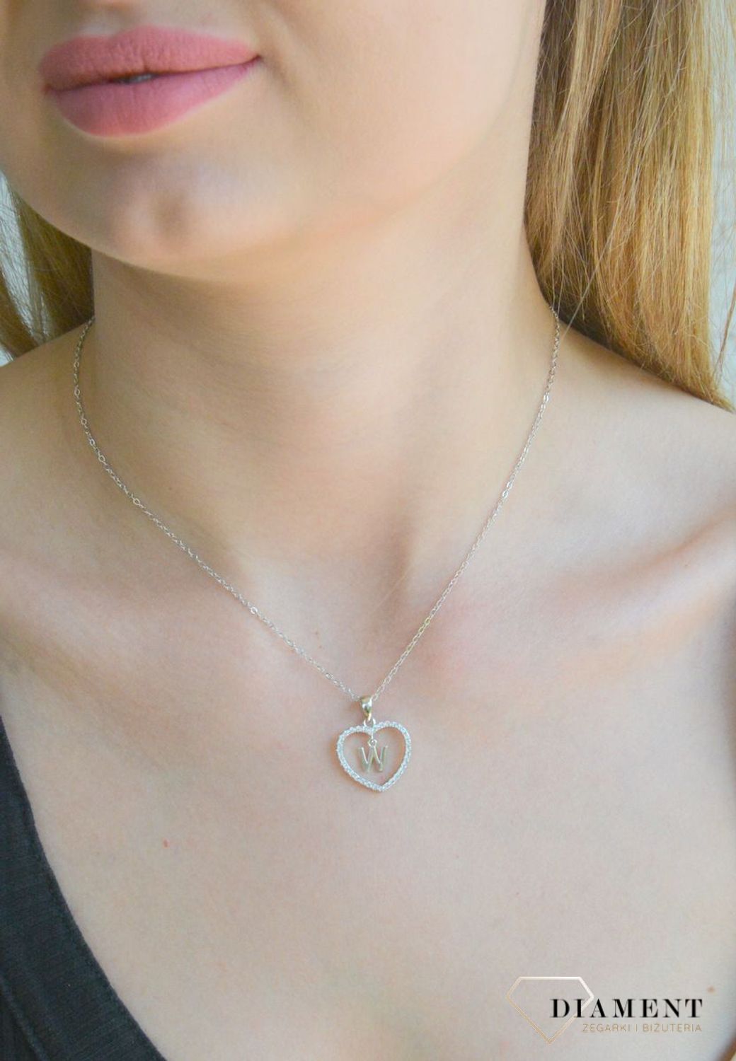 Srebrny naszyjnik damski 925 literka W w sercu z cyrkoniami JMAS900WSN. Srebrny naszyjnik damski. Naszyjnik srebrny z cyrkoniami. Naszyjnik z literką w sercu. Naszyjnik z literką na prezent..jpg