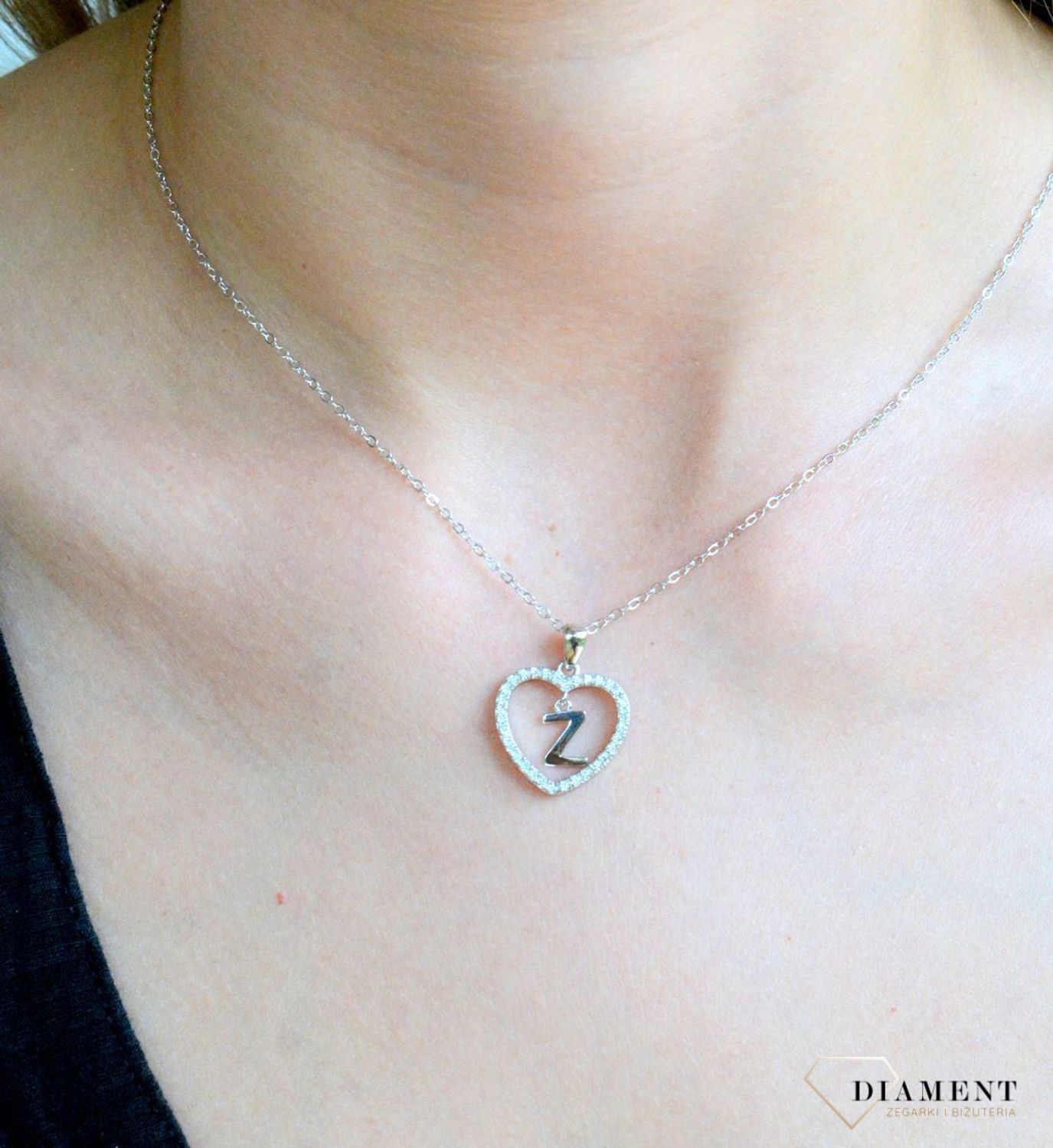Srebrny naszyjnik damski 925 literka Z w sercu z cyrkoniami JMAS900ZSN. Srebrny naszyjnik damski. Naszyjnik srebrny z cyrkoniami. Naszyjnik z literką w sercu. Naszyjnik z literką na prezent (2).jpg