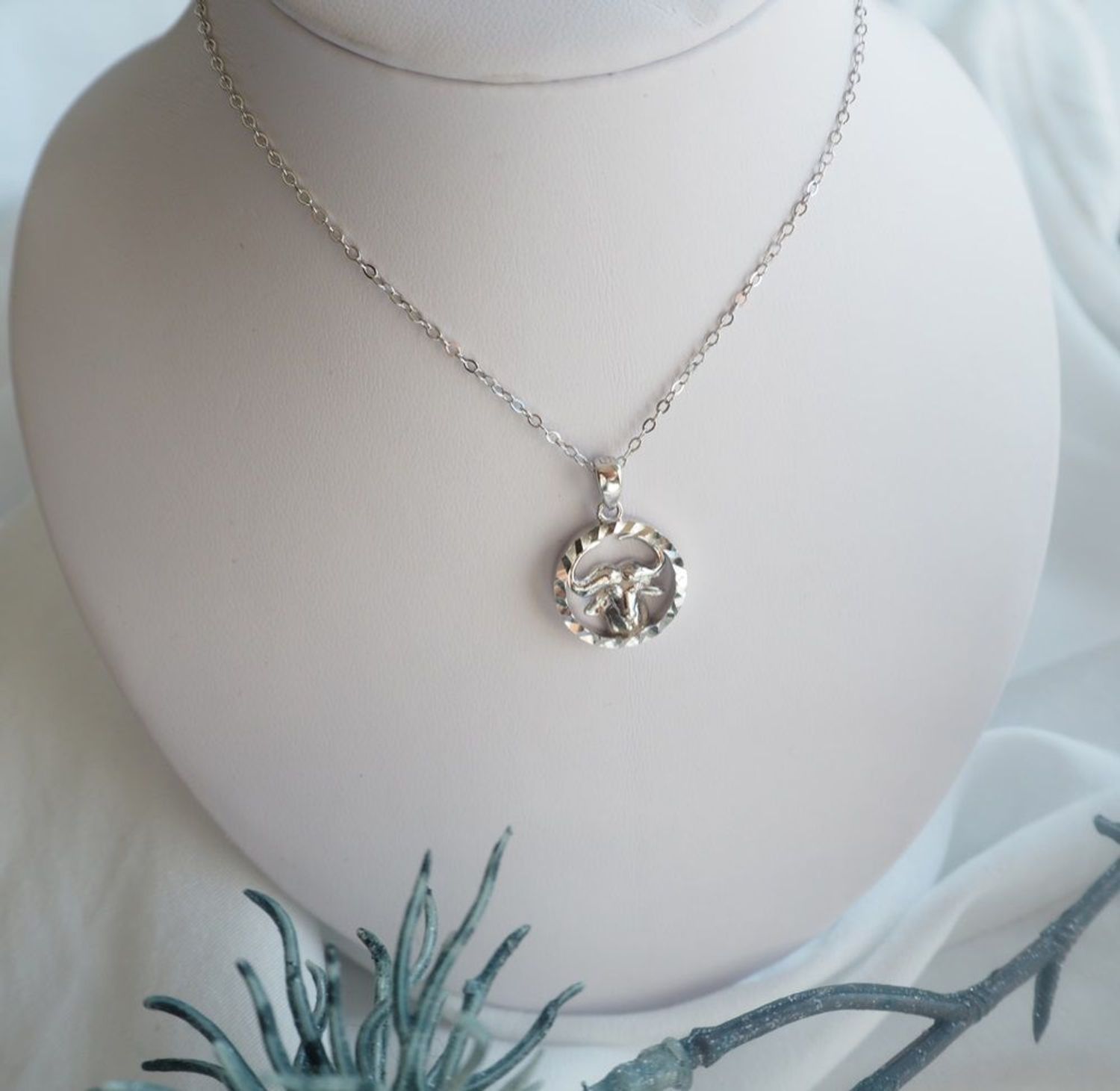 Naszyjnik srebrny znak zodiaku- BYK JMAS9405SN45.jpg