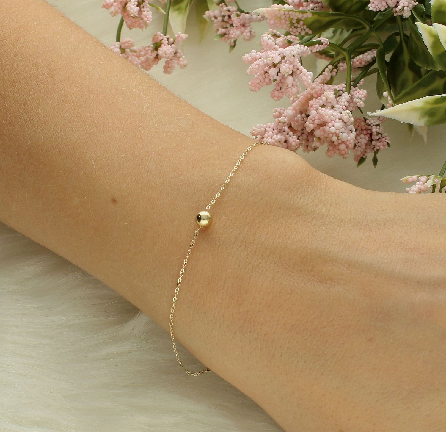 Bransoletka złota damska z kuleczką próba 585, JMG0048WGB Bransoletka to idealny pomysł na prezent. Złota bransoletka z perłowymi koniczynkami. Bransoletka o oryginalnym wzorze ładnie układającym się na ręce. 5.jpg