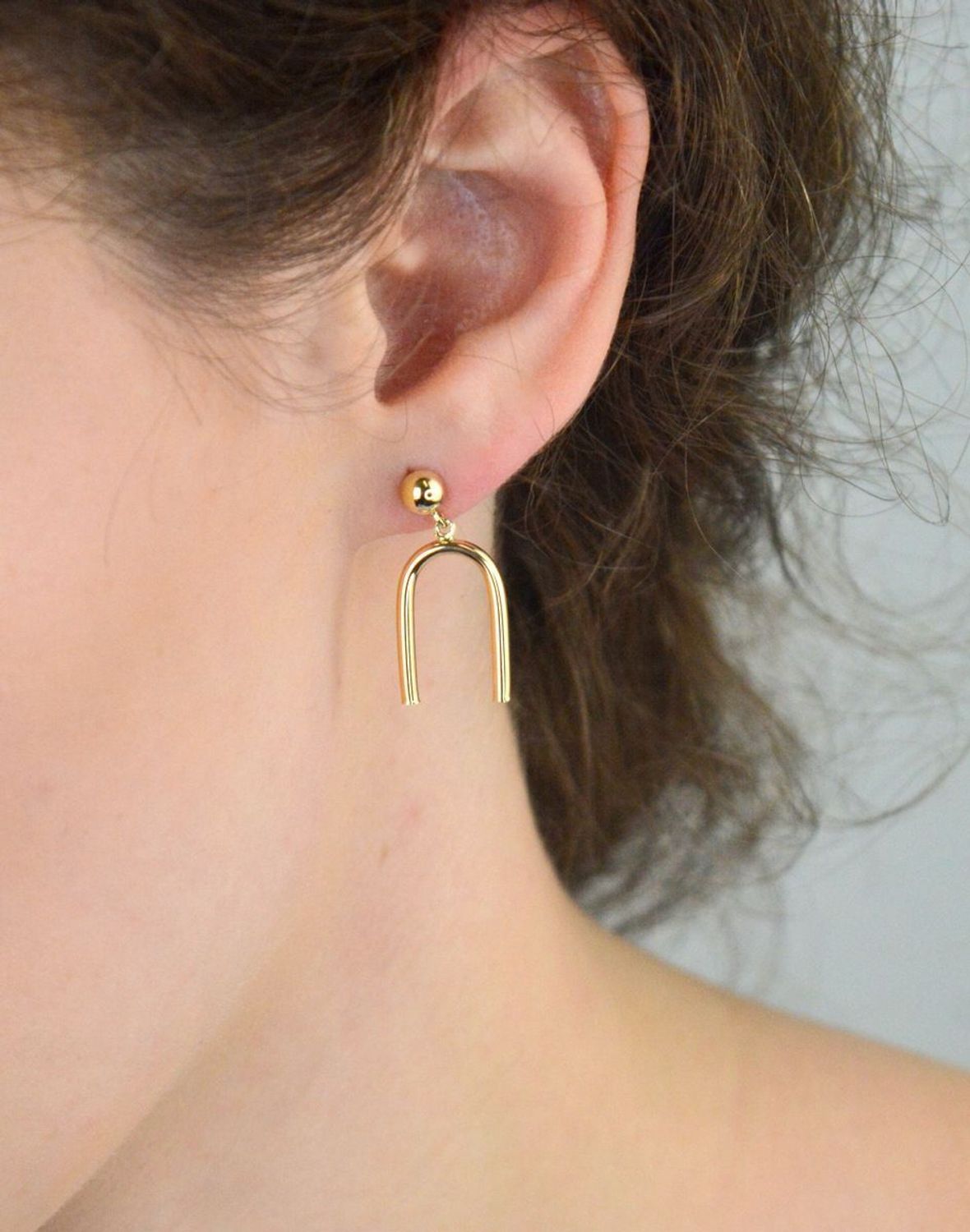 Kolczyki MINET z 14-karatowego złota (Au 585) z ozdobnymi kulkami. Eleganckie, lekkie i wygodne. Wysokość 2,7 cm, szerokość 12 mm, waga 1,70 g. Idealne na co dzień i na prezent.1.jpg