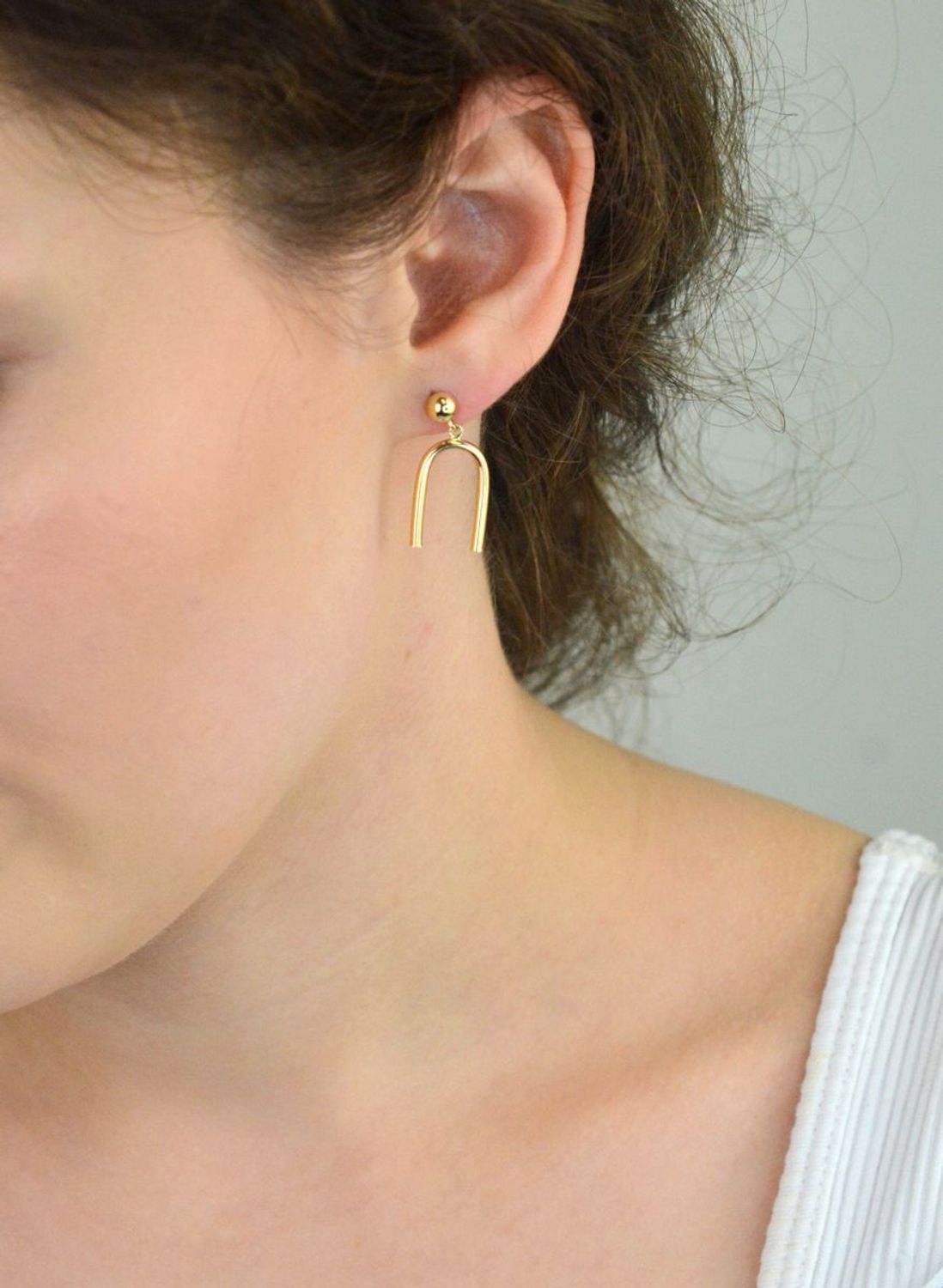 Kolczyki MINET z 14-karatowego złota (Au 585) z ozdobnymi kulkami. Eleganckie, lekkie i wygodne. Wysokość 2,7 cm, szerokość 12 mm, waga 1,70 g. Idealne na co dzień i na prezent.1.jpg