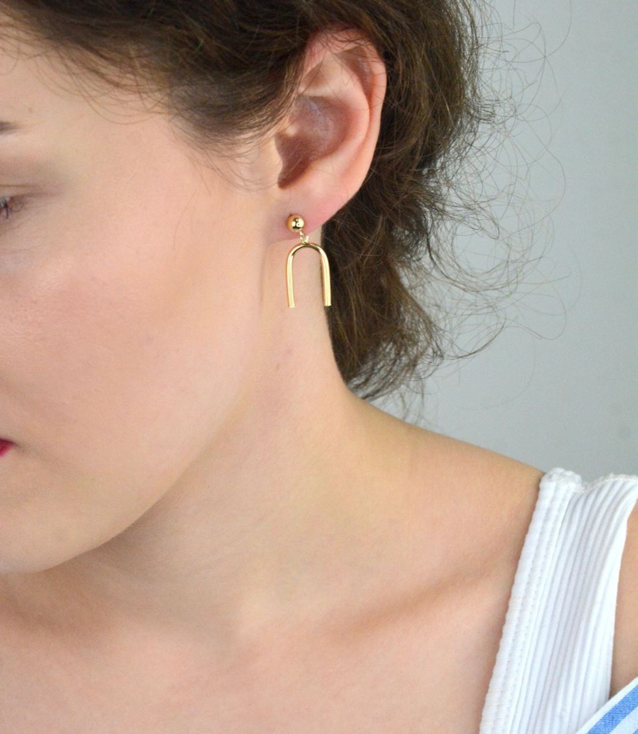 Kolczyki MINET z 14-karatowego złota (Au 585) z ozdobnymi kulkami. Eleganckie, lekkie i wygodne. Wysokość 2,7 cm, szerokość 12 mm, waga 1,70 g. Idealne na co dzień i na prezent.1.jpg