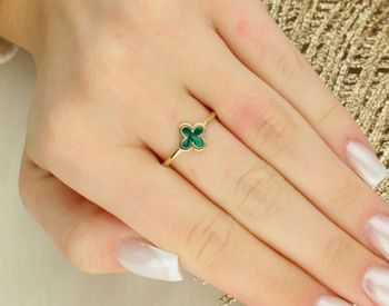 Złoty pierścionek damski 585 koniczynka z malachitem JMG0143GGR Au 585.jpg
