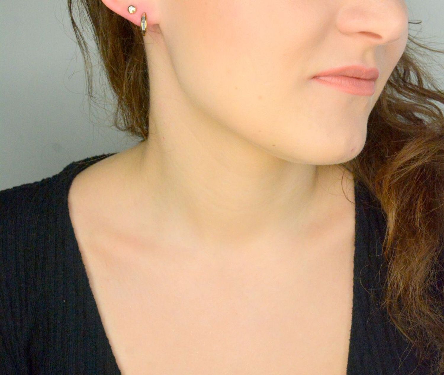 Kolczyki złote cyrkonia próba 585, JMG0150WGE00, Stylowe kolczyki wykonane z wysokiej jakości złota próby 585. Kolczyki mają kształt kulki, ozdobionych białą cyrkonią. 1.jpg