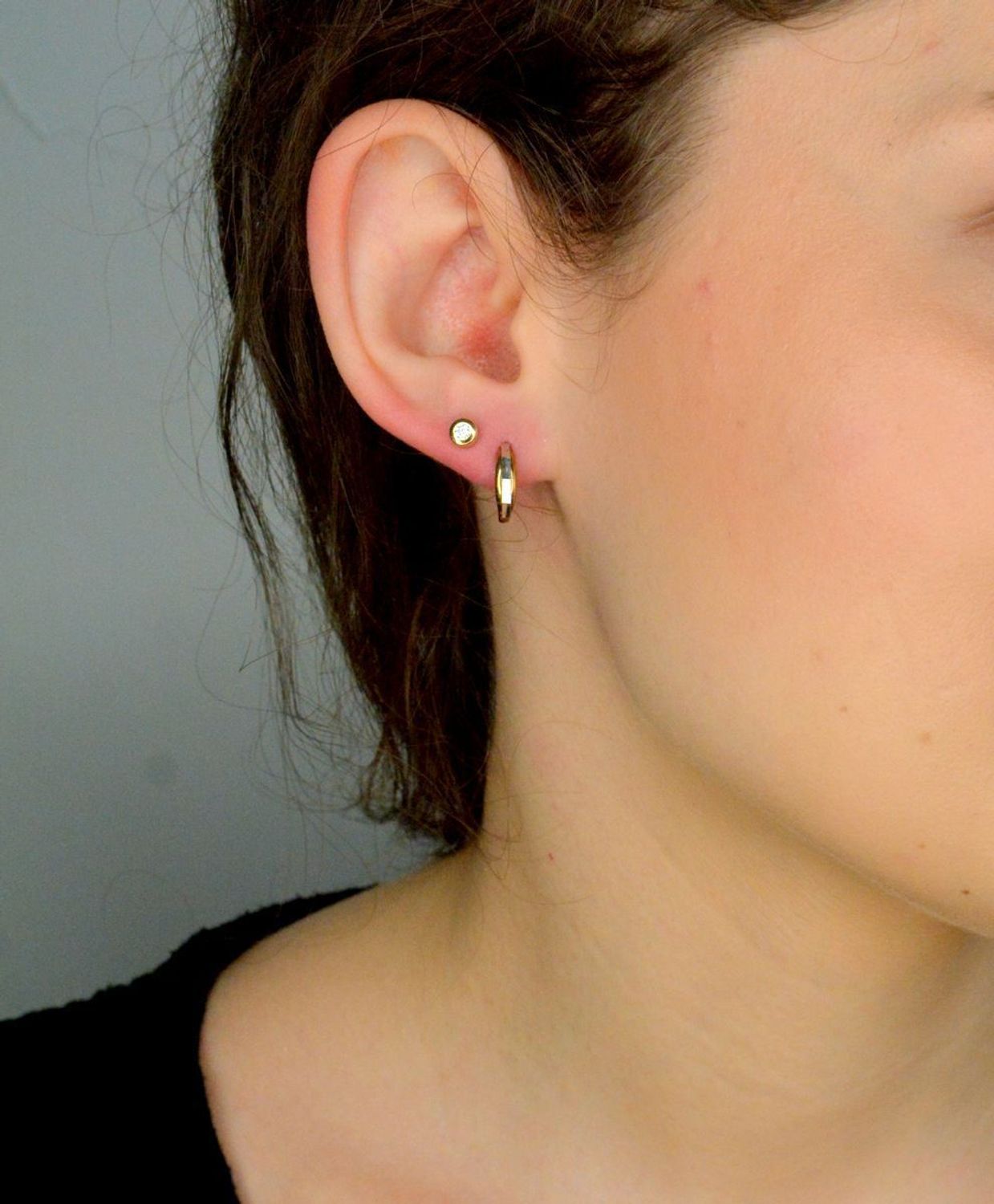 Kolczyki złote cyrkonia próba 585, JMG0150WGE00, Stylowe kolczyki wykonane z wysokiej jakości złota próby 585. Kolczyki mają kształt kulki, ozdobionych białą cyrkonią. 1.jpg