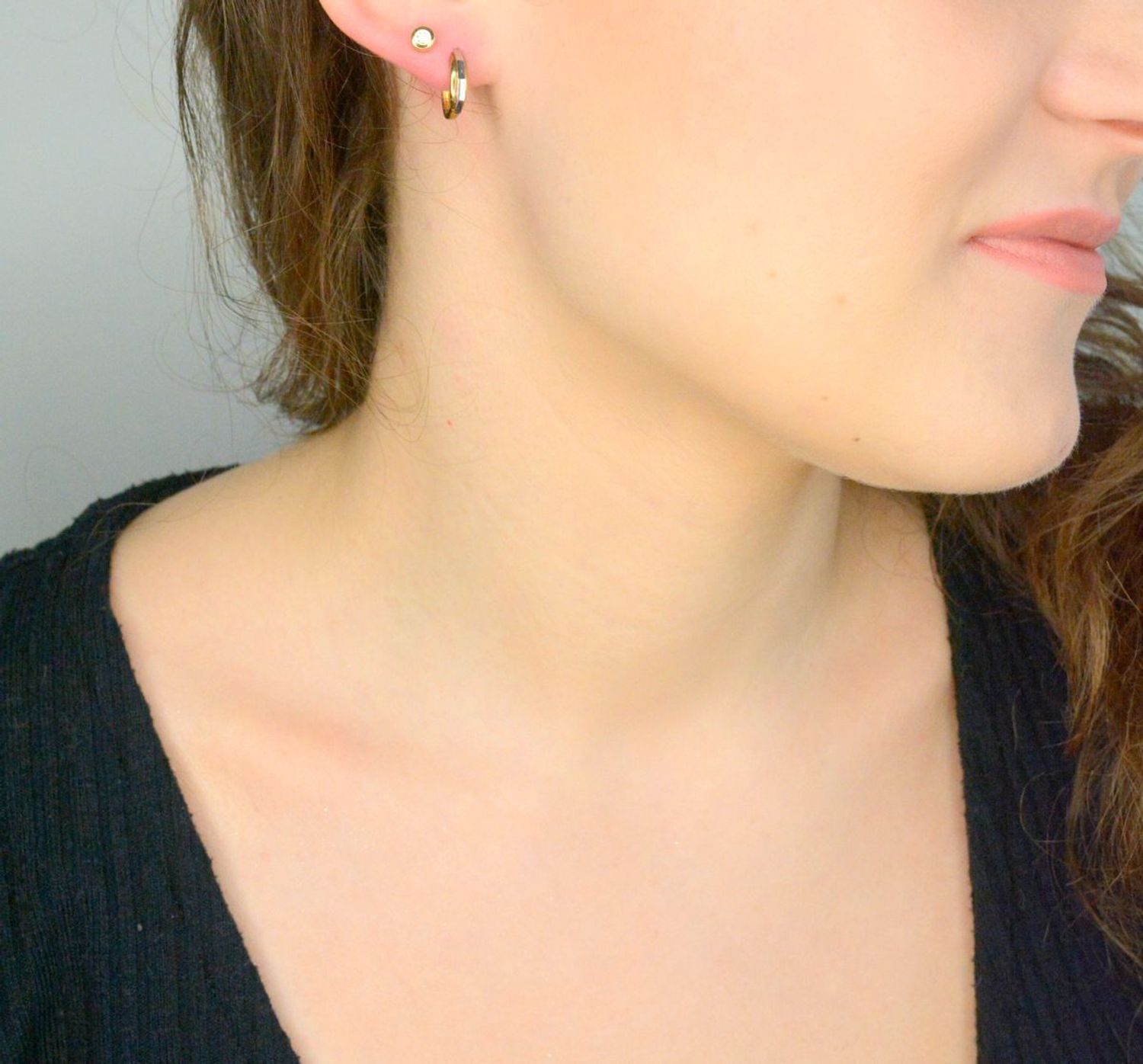 Kolczyki złote cyrkonia próba 585, JMG0150WGE00, Stylowe kolczyki wykonane z wysokiej jakości złota próby 585. Kolczyki mają kształt kulki, ozdobionych białą cyrkonią. 1.jpg