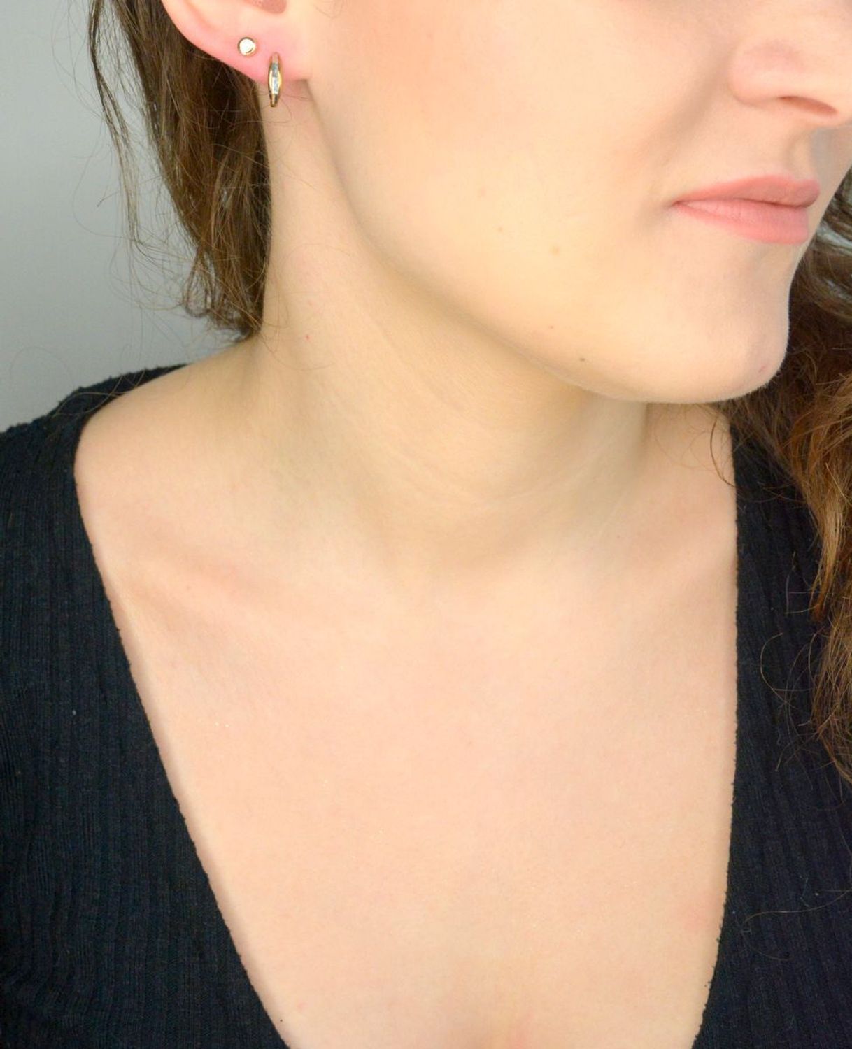 Kolczyki złote cyrkonia próba 585, JMG0150WGE00, Stylowe kolczyki wykonane z wysokiej jakości złota próby 585. Kolczyki mają kształt kulki, ozdobionych białą cyrkonią. 1.jpg