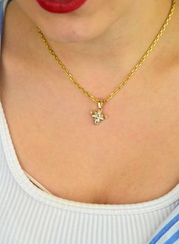 Złoty wisiorek pszczółka MINET wykonany z 14-karatowego złota (Au 585), zdobiony białymi cyrkoniami. Waga 1,25 g, szerokość 15 mm, wysokość 2 cm. Symboliczny i elegancki (3).JPG