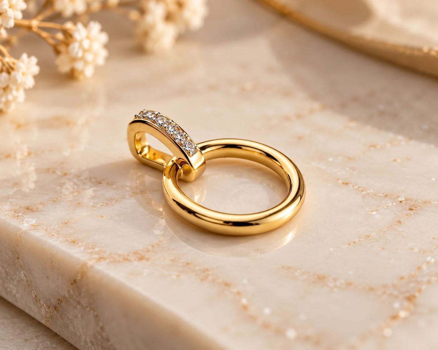 Złota zawieszka okrągła z 4 diamentami 0,02 ct – złoto próby 585 GHSI 0,02ct4.jpg