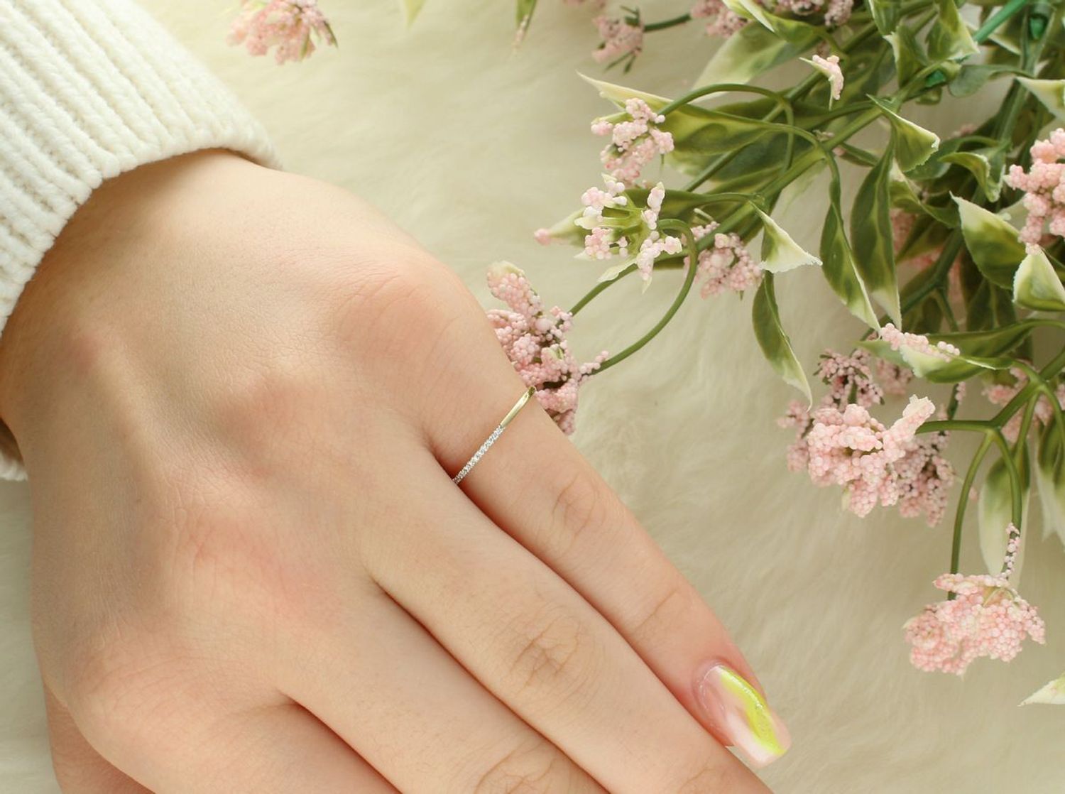 Damski pierścionek złoty 585 Delikatna obrączka z 27 Diamentami 0.08 ct JR10429Y  Pierścionek z żółtego 14 karatowego złota z Diamentami, idealny prezent dla każdej kobiety. Klasyka w idealnym wydaniu o rozmiarze 9.jpg