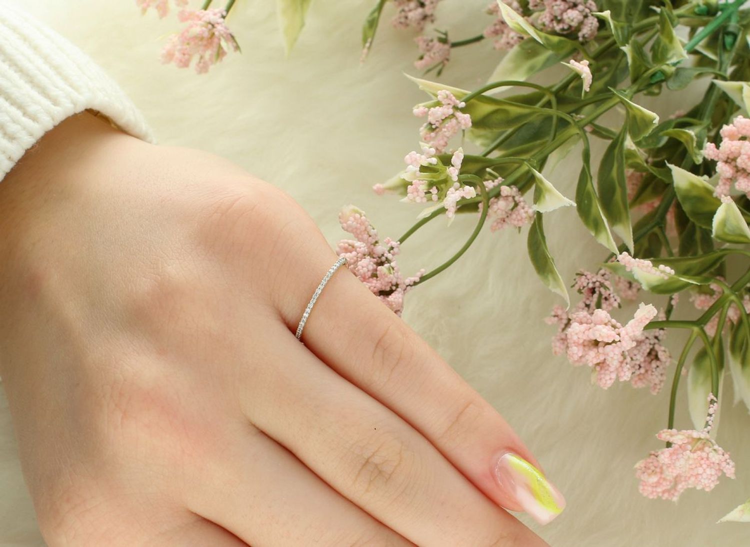 Damski pierścionek złoty 585 Delikatna obrączka z 27 Diamentami 0.08 ct JR10429Y  Pierścionek z żółtego 14 karatowego złota z Diamentami, idealny prezent dla każdej kobiety. Klasyka w idealnym wydaniu o rozmiarze 9.jpg