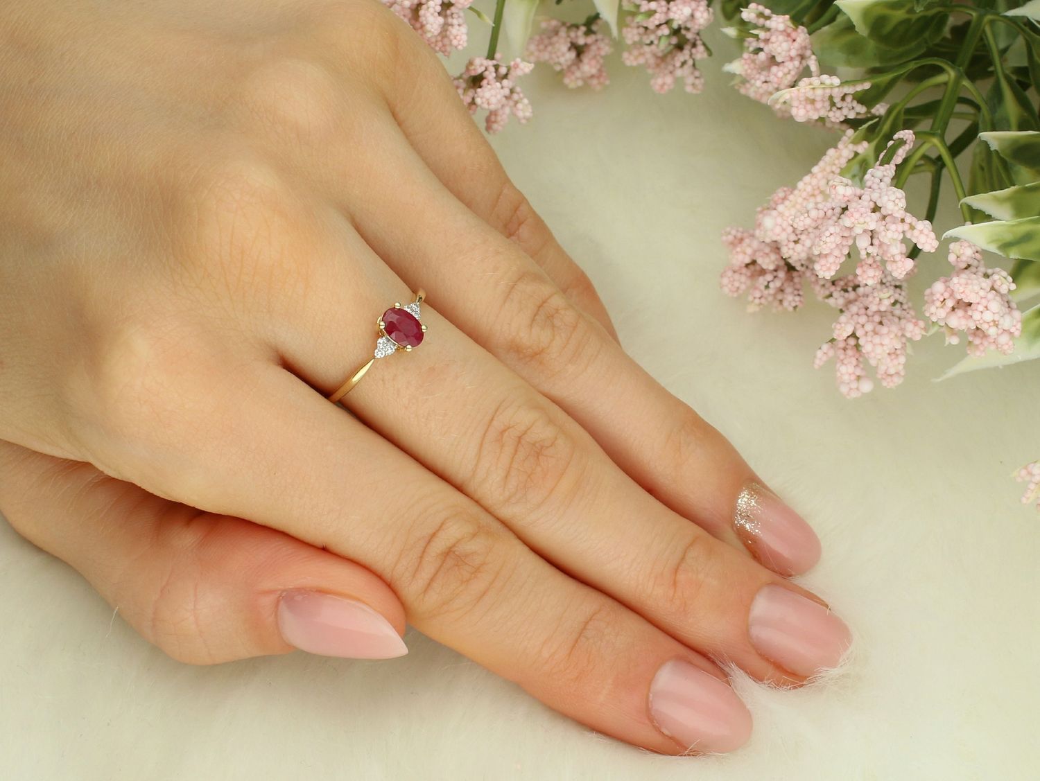 Pierścionek damski z Diamentami, Złota biżuteria z Rubinem i Diamentami rozmiar 12 JR11488RBY. Przepiękny pierścionek z szlachetnymi kamieniami Rubinem i Diamentami. Biżuteria damska z certyfikatem rozmiar 12..jpg