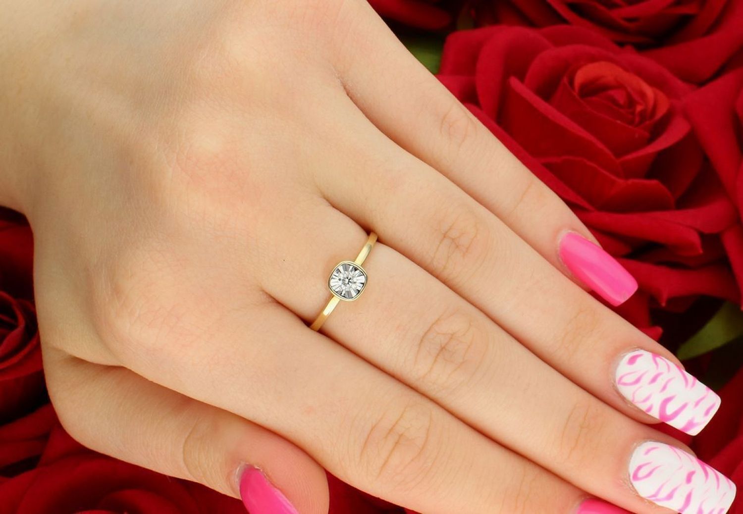 Złoty pierścionek JR11551Y z diamentem 0,11ct HSI. Waga 1,60 g, rozmiar 14, ozdoba 6 mm. Klasyka w eleganckim wydaniu z żółtego złota próby 585.1.jpg