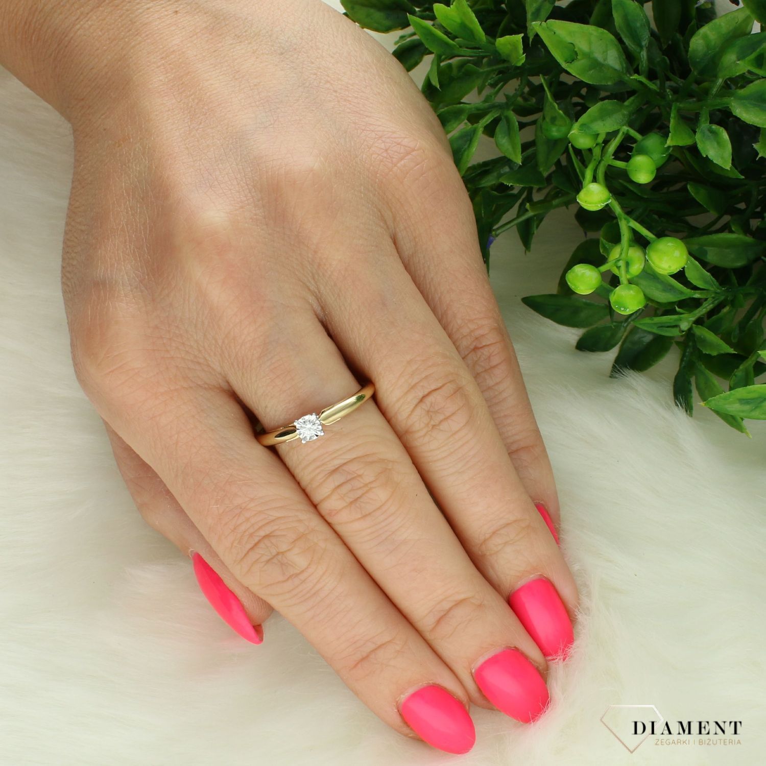 Pierścionek damski złoty 585 Żółte złoto połączone z białym diamentem 0.08 ct JR18227WY Pierścionek z żółtego 14 karatowego złota z Diamentami, idealny prezent dla każdej kobiety. Klasyka w idealnym wydaniu o rozmiarze 18 (1).jpg