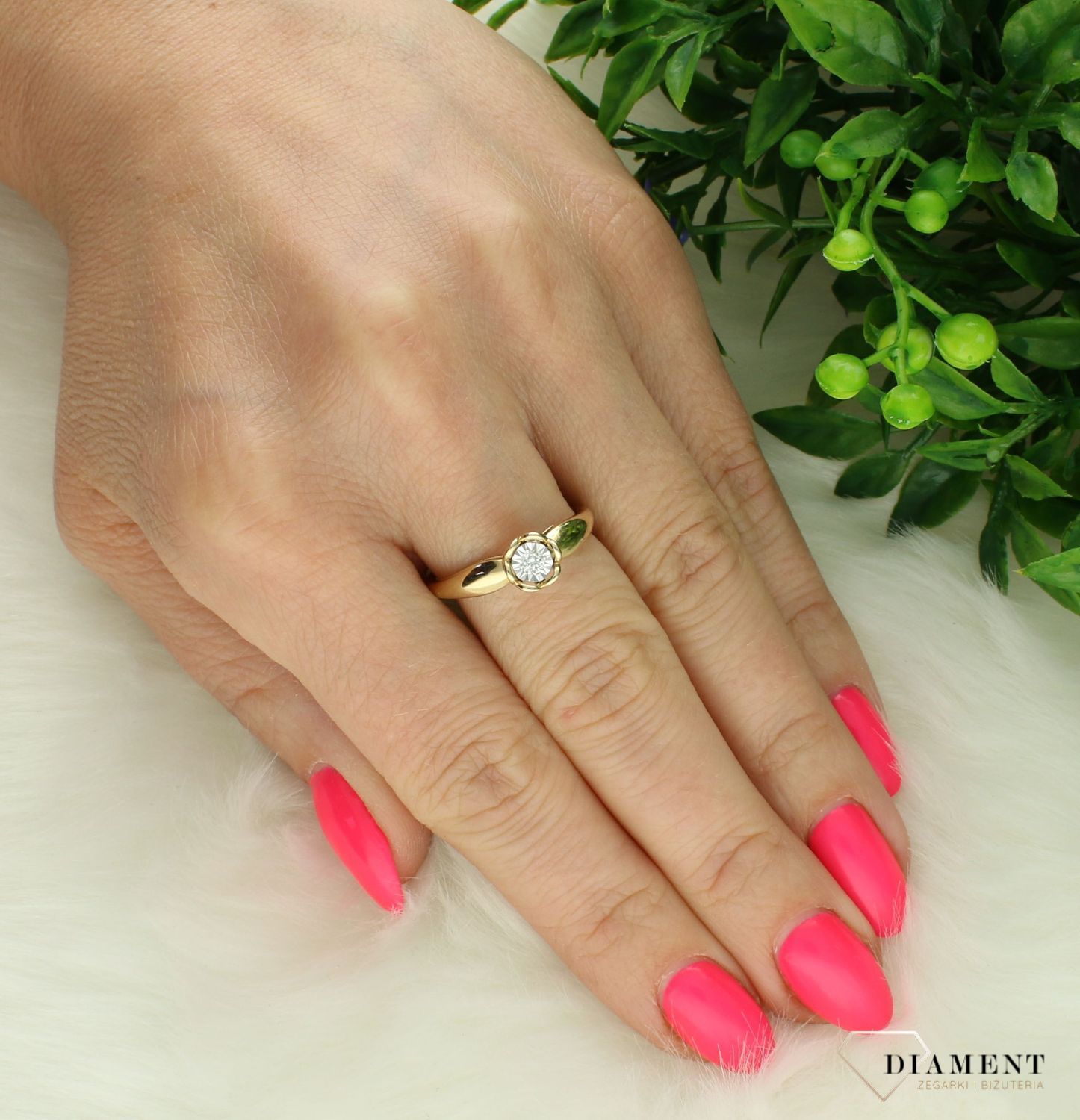 Pierścionek damski złoty 585 Korona o formie serca z jednym Diamentem 0,07 JR19696Y Pierścionek z żółtego 14 karatowego złota z Diamentami, idealny prezent dla każdej kobiety. Klasyka w idealnym wydaniu o rozmiarze 16 (2).jpg