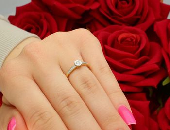 Złoty pierścionek JR30159Y z 13 diamentami 0,13ct GHSI. Próba 585, rozmiar 13, ozdoba 5 mm. Klasyka i elegancja w lekkiej, kobiecej formie.3.jpg