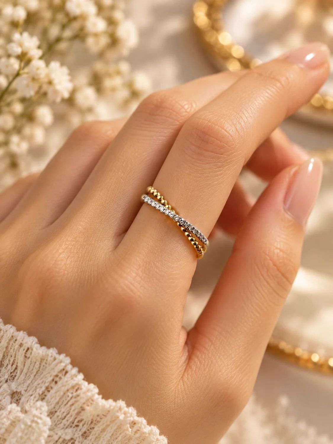 Złoty pierścionek 585 z 15 diamentami 0,07 ct i złotymi kuleczkami – rozmiar 16  (2).jpg