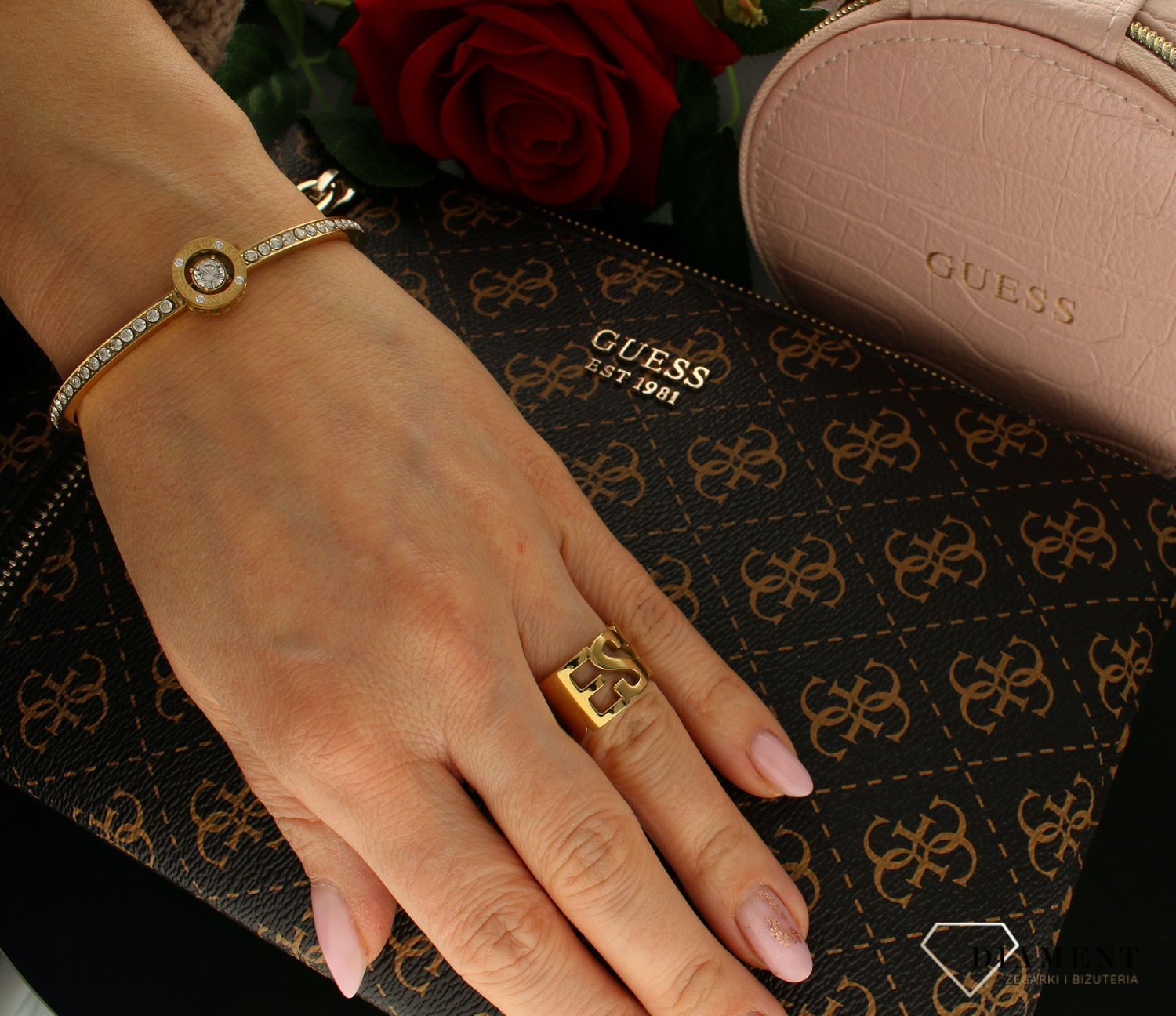 Bransoletka GUESS pozłacana sztywna z cyrkoniami i oczkiem.jpg