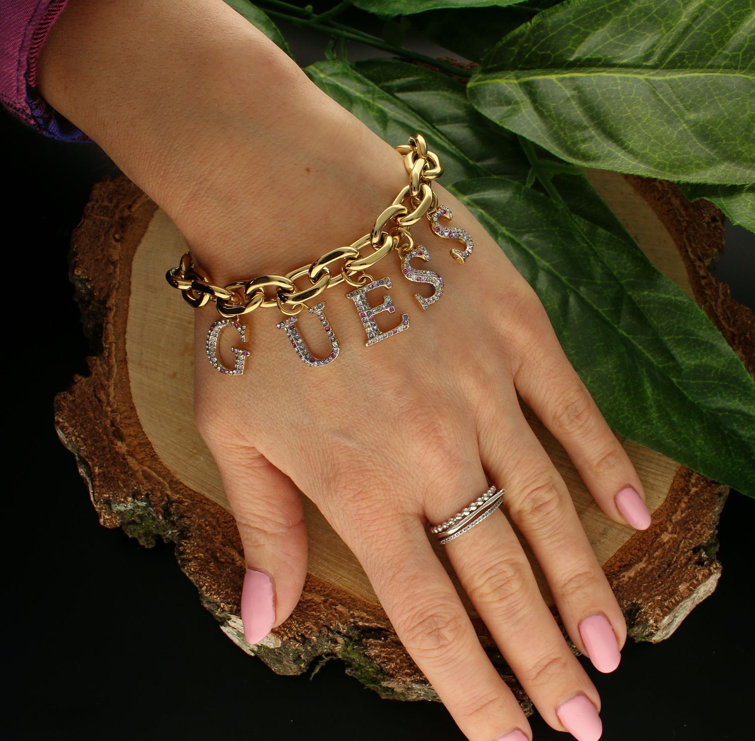 Bransoletka damska GUESS złota z kolorowymi kamieniami JUBB02221JWYGMCL.jpg