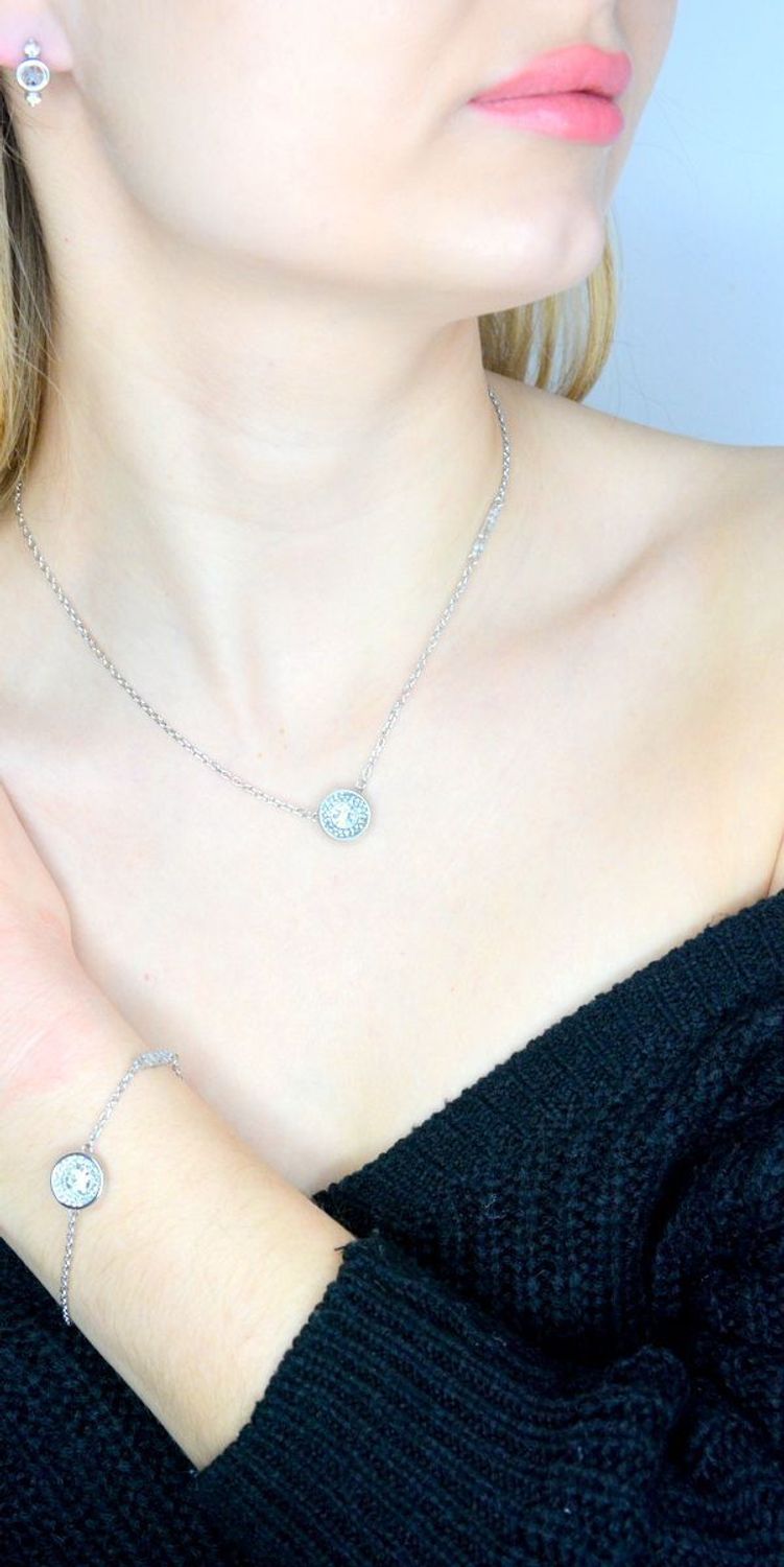 Bransoletka damska Guess z logo Guess i cyrkoniami JUBB03399JWRHS.jpg