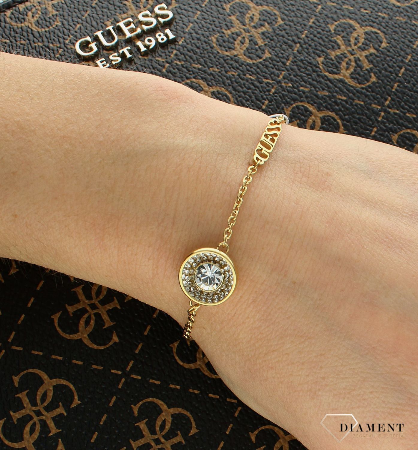 Bransoletka damska Guess z logo Guess i cyrkoniami JUBB03399JWYGS. Bransoletka damska Guess. Bransoletka damska stalowa Guess. Bransoletka w złotym kolorze Guess. Bransoletka Guess damska z cyrkoniami..jpg