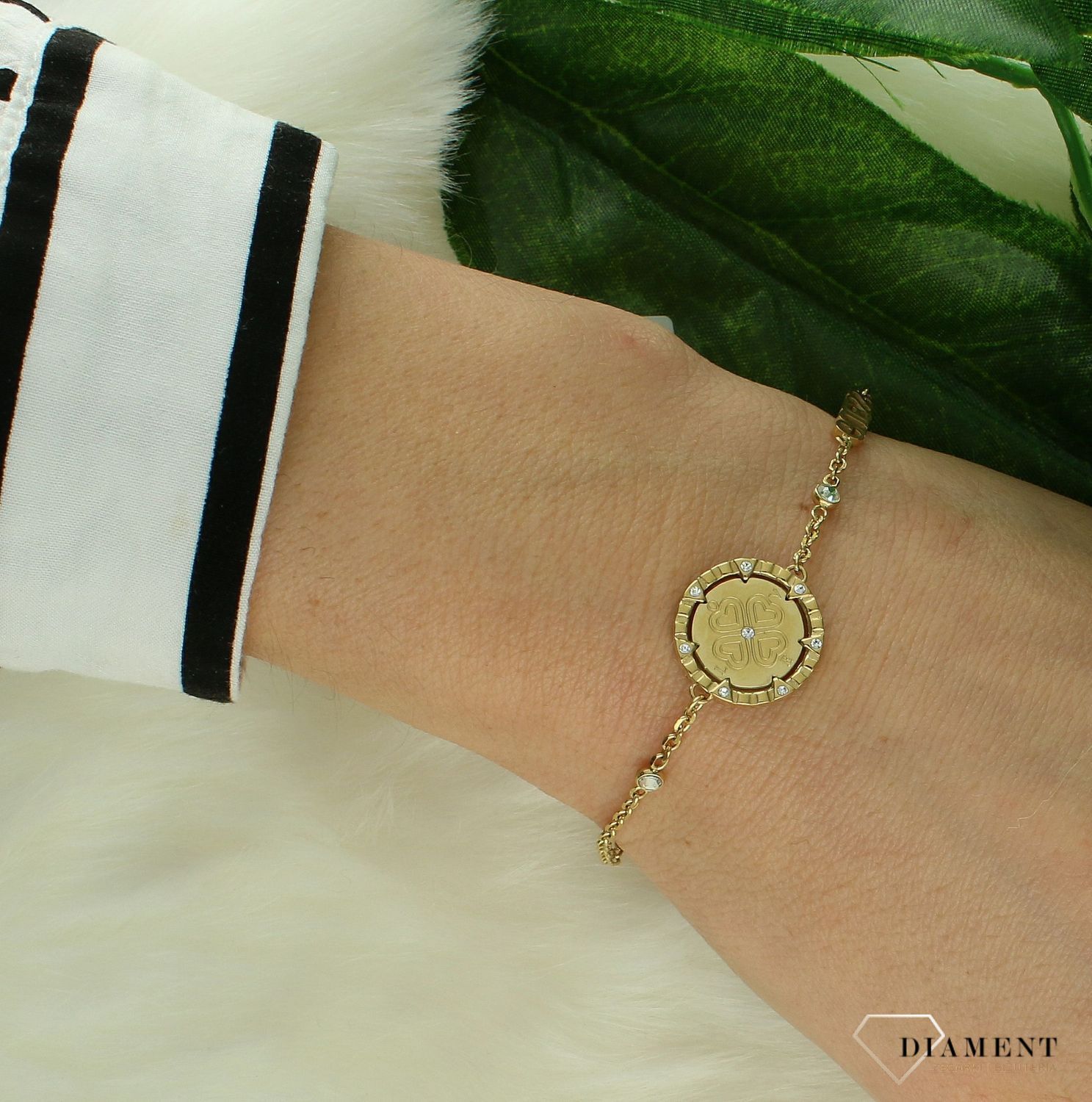 Bransoletka GUESS delikatna stalowa w kolorze złotym z koniczynką JUBB04039JWYGS.png