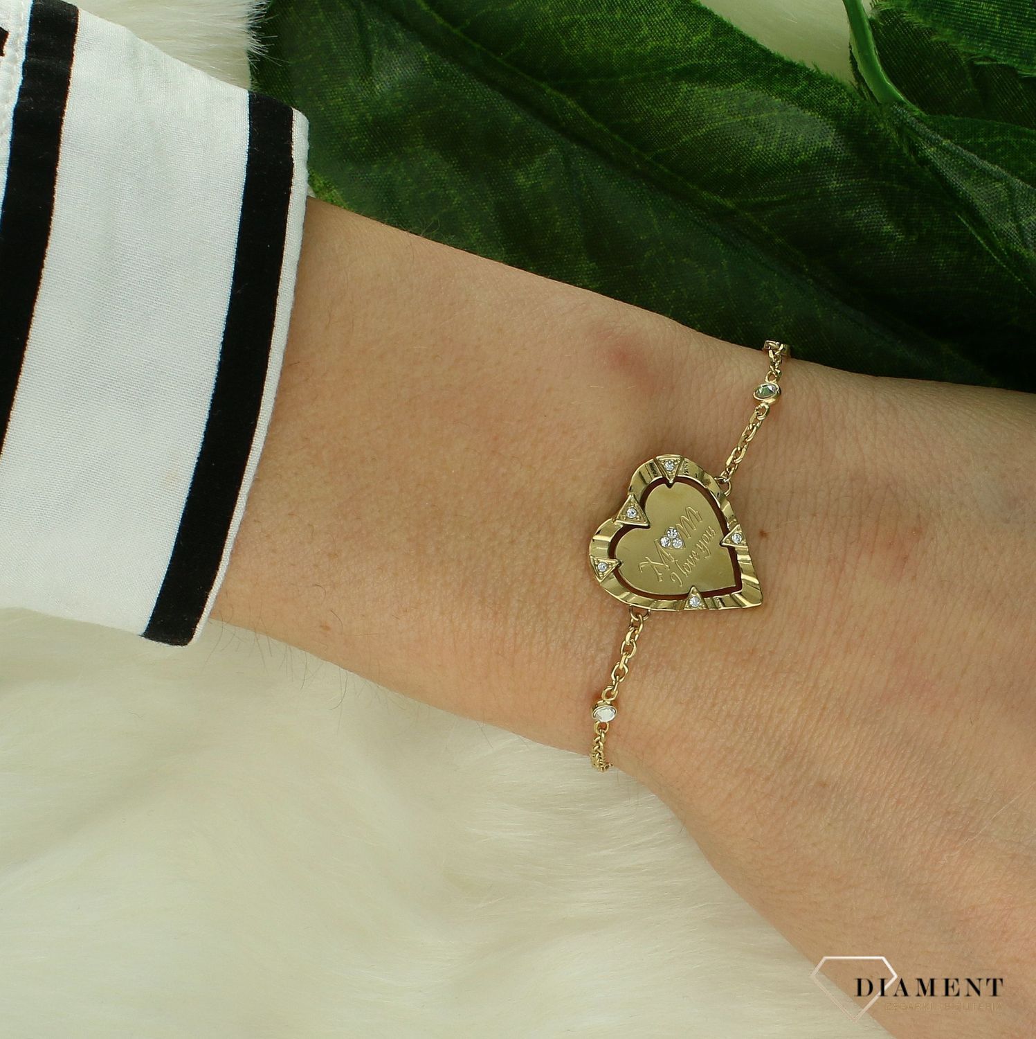 Bransoletka damska  stalowa Guess w kolorze złotym  z sercem  Mom I Love You  JUBB04047JWYGS .png