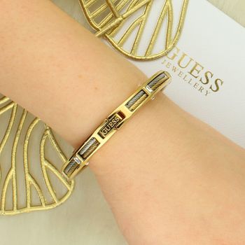 Sztywna Bransoletka Guess Złoto-Biała z Cyrkoniami – Zatrzask  JUBB05390JWYGRHL zapięcie.jpg