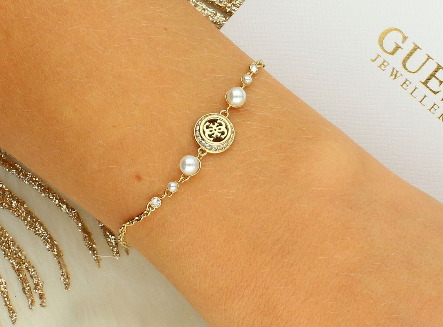 Bransoletka Damska Guess Tiny Pearly JUBB05516JWYGS – Stal Szlachetna z Kryształkami.jpg