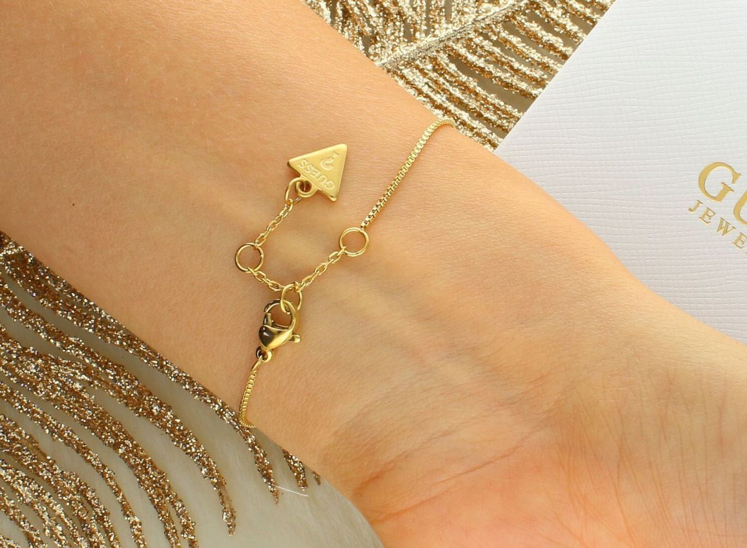 Damska Bransoletka Guess JUBB05527JWYGS – Kółeczko z Serduszkiem i Cyrkonią, Stal Szlachetna.jpg