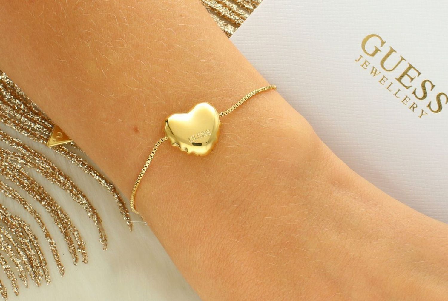Damska Bransoletka Guess Iconique JUBB05542JWYG – Stal Szlachetna z Serduszkiem.jpg
