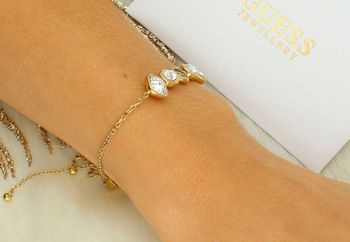 Damska bransoletka Guess JUBB05503JWYGS – stal szlachetna z kryształami i logo bok.jpg