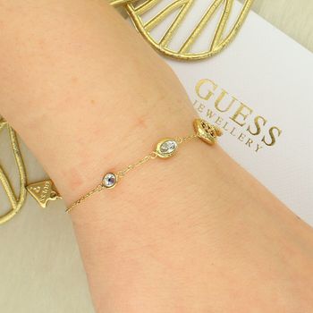 Bransoletka Guess Złota z Cyrkoniami i Logo – Regulowana 15–19 cm  JUBB06149JWYGS gold.jpg